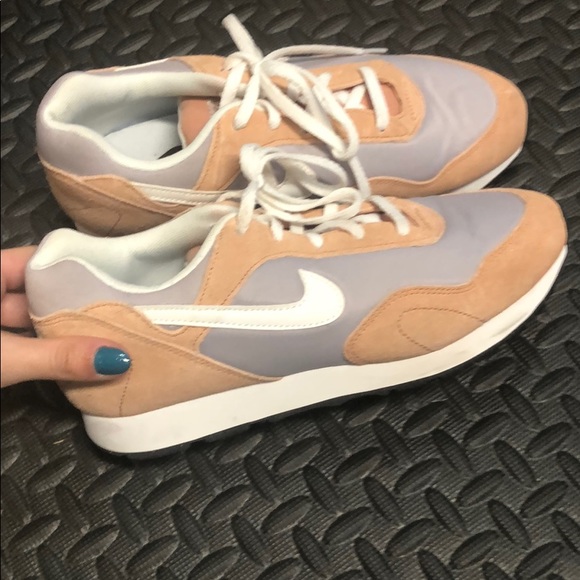 Nike outburst sneakers 👟 - Picture 1 of 7